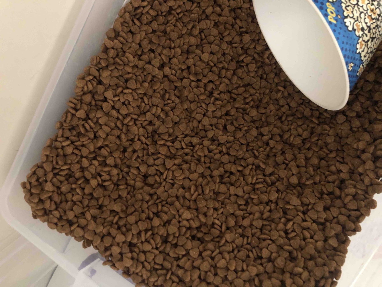 Ürünü sokakta beslediğim kediler için alıyorum. Severek yiyorlar paketlemesi de iyiydi.