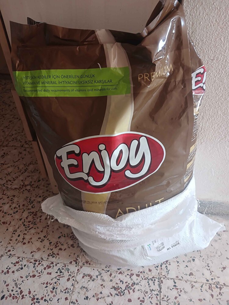 kargo ilk defa çok hızlı geldi.bunun için teşekkür ediyorum. ürünü uzun süredir bahçemdeki kediler için alıyorum hepsi severek yiyor