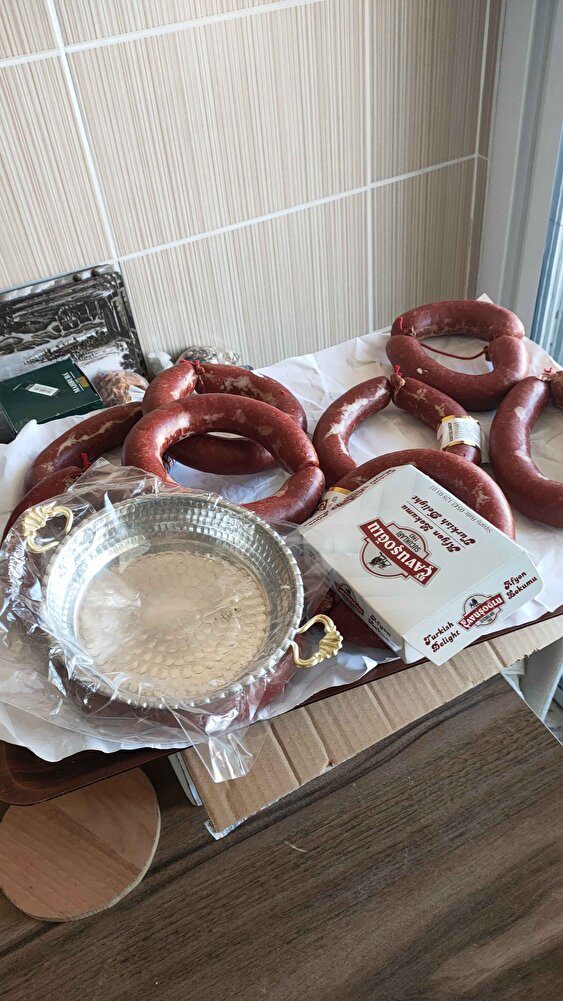 ilk defa sipariş verdim ama bir arkadaşın tavsiyesiyle aldım sağ olsunlar sağlam bir şekilde göndermişler vakumlu bir şekilde hediyemizi de unutmamışlar ayrıca teşekkür ediyorum İnşallah başka zamanlarda başka seferlerde başka alışverişlerde görüşmek umuduyla