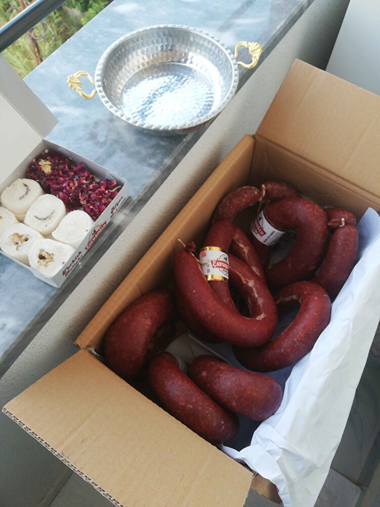 Siparişim 1 gün sonra geldi tadını çok beğendik hediyeler için teşekkür ederim gönül rahatlığıyla alabilirsiniz