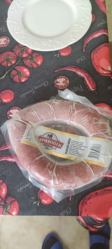 sucukları teslim aldim. küçük hediyeler icin teşekkürler. yedikten sonra yorum tekrar yazacağım. paketleme vakumlu guzel.