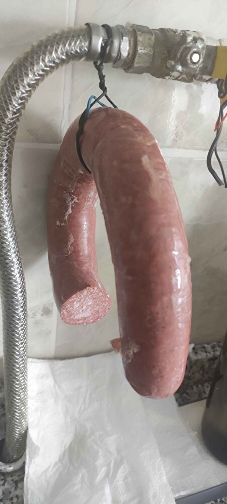 sucukları teslim aldim. küçük hediyeler icin teşekkürler. yedikten sonra yorum tekrar yazacağım. paketleme vakumlu guzel.