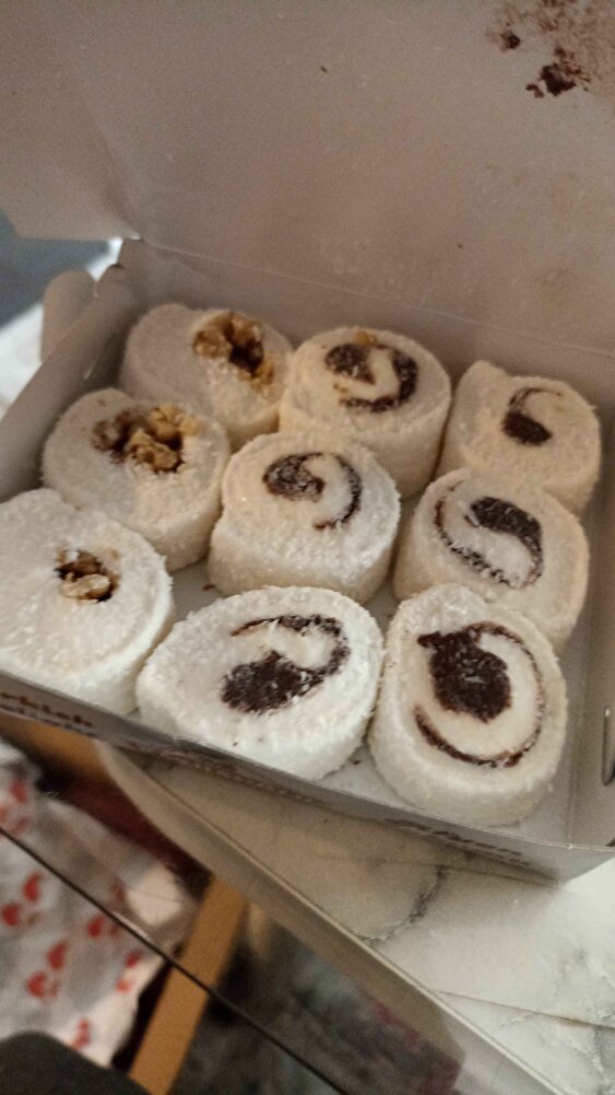 satıcı çok kibar sorulara düzgün cvp veriyor içine hediye lokum ve tava koymuşlar çocuklar çok beğendi biz sevdik bundan sonra adresimiz belli iki kişiye tavsiye ettim onlarda aldılar