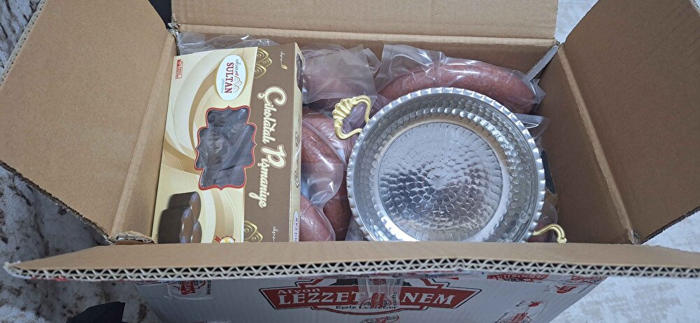 ürün kısa zamanda elime ulaştı tadına bakmadık ama hediyeler için teşekkür ederim tadıda daha önce aldım güzeldi şimdi de öyledir eminimki