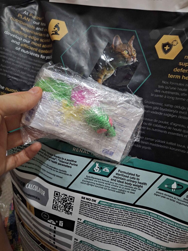 yorum hic yoktu ama ben veteriner kliniği olduğu için güvenerek aldım ve yanilmadim paketleme cok iyiydi,sorunsuz ulasti,kucuk bir hediye bile yollamışlar😻