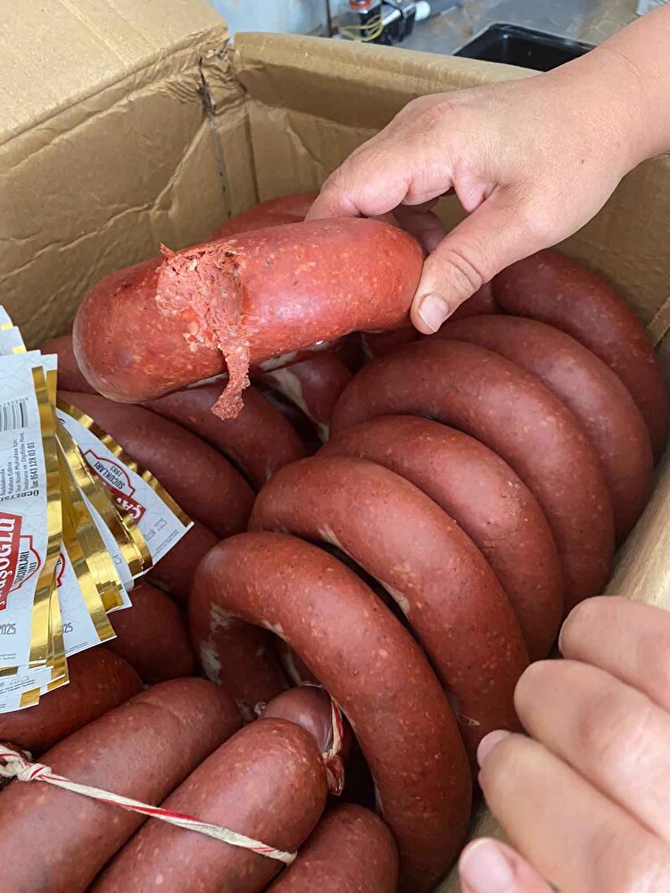 kim bu sucukları kemirdi 3 tanesi böyle geldi