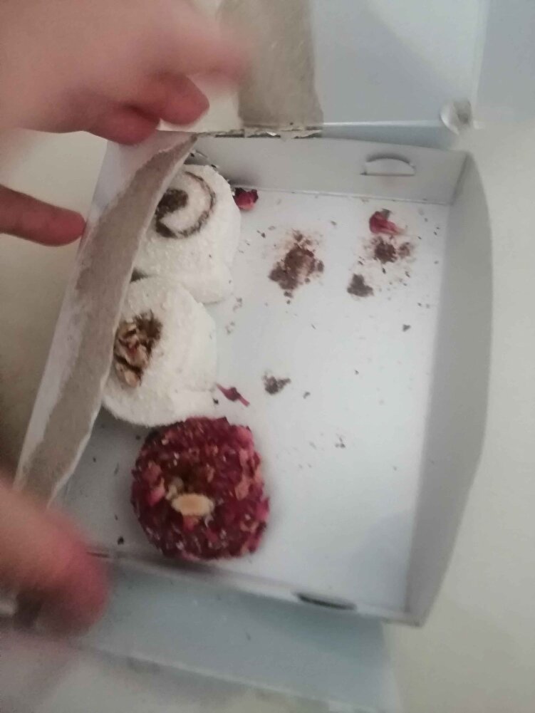 Güzel beğendik, öyle aşırı yağlı olup da erime de olmadı. Ufak bir tava ve lokum da hediye koymuşlar, daha ne olsun