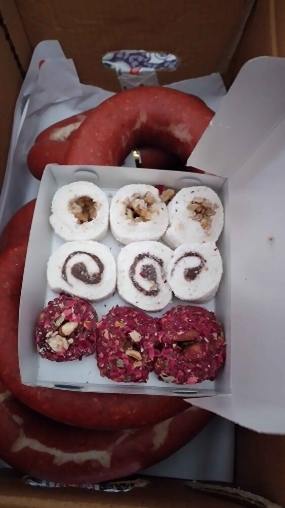 sucuklarim  gayet iyi  yüzde yüz  dana eti değil ama iyiydi ayrıca hediyeler içinde teşekkürler