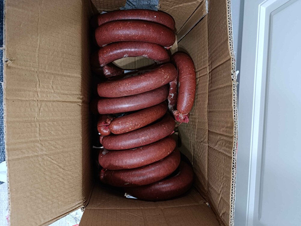 Sucuklar çok lezzetli tava ve lokum hediyeleriniz içinde çok teşekkür ederim. Sipariş verdikten bir gün sonra çok güzel paketlenmiş şekilde geldi