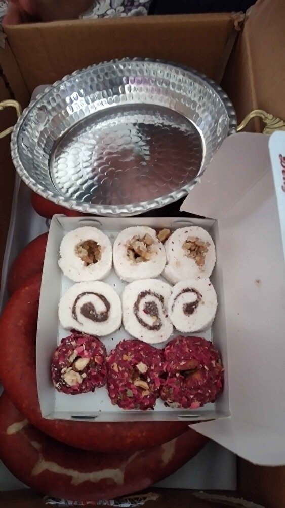 sucuklarim  gayet iyi  yüzde yüz  dana eti değil ama iyiydi ayrıca hediyeler içinde teşekkürler