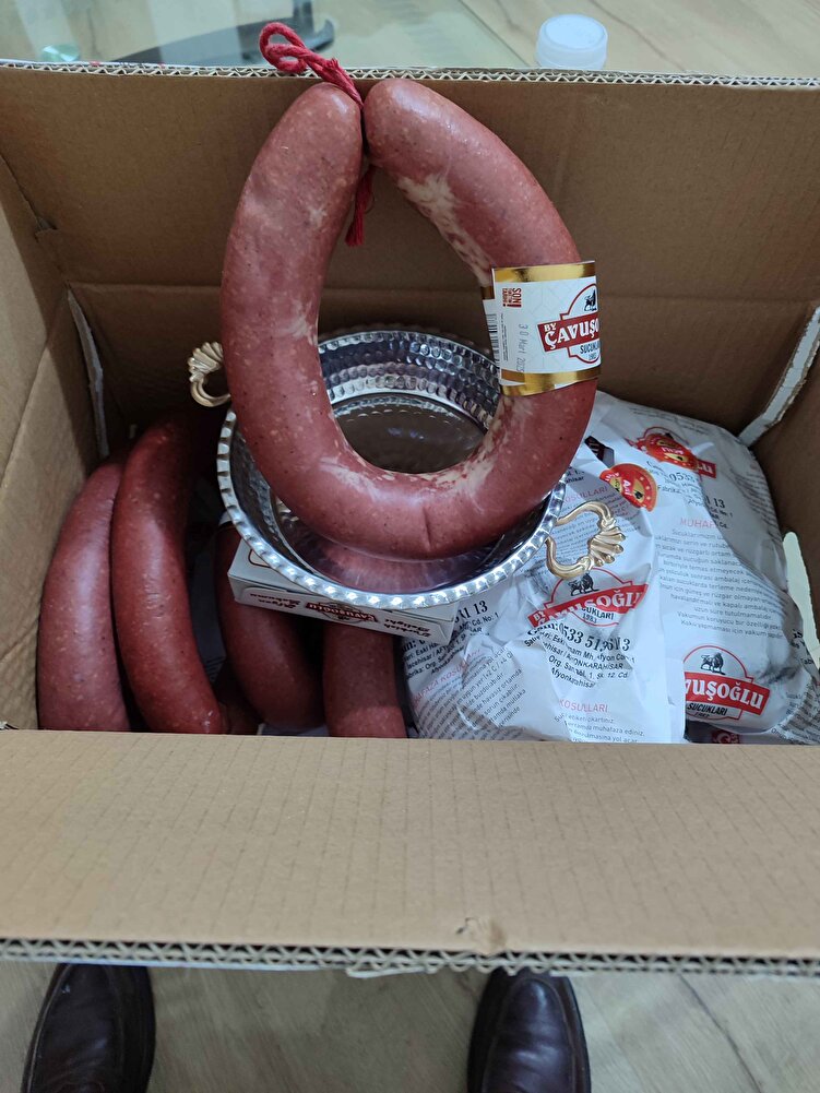 satıcı firma hızlıydı Hediye için teşekkürler tava aşırı küçük kullanılmaz sucuklar Orta seviye içinde beyaz taşlık benzeri şeyler var Alacak olan arkadaşlar bunu göz önünde bulundursun Eh işte