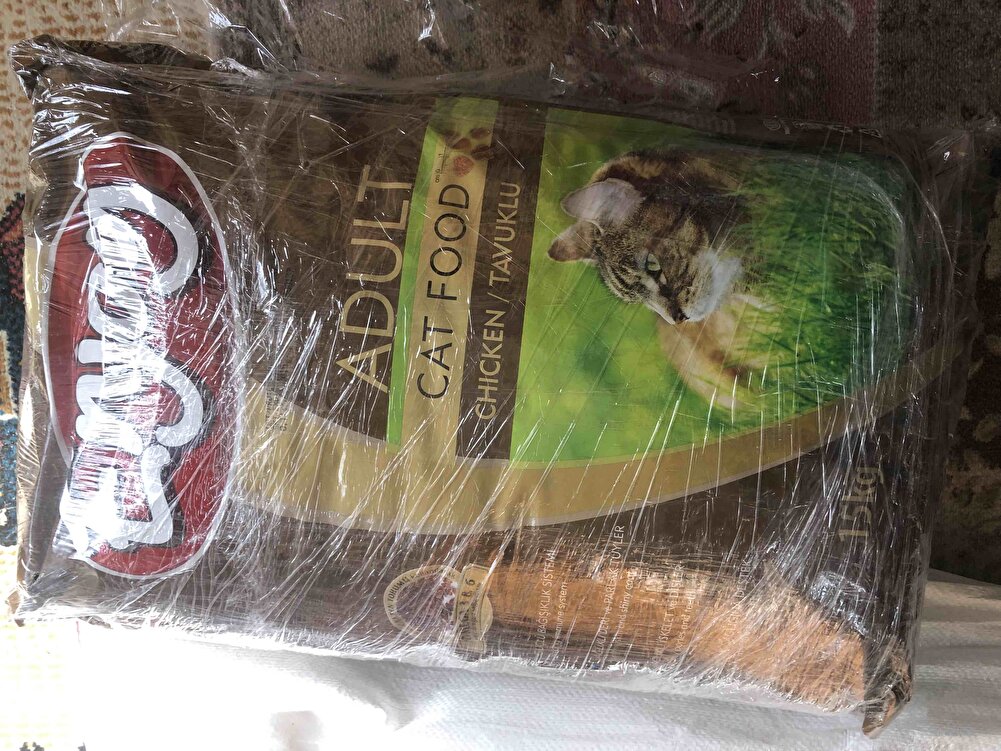 Satıcı doğru ürünü göndermiş. Güzelce streçle sarmış ve temiz bir çuvala koyup korgolamış. Kargodan Hasarsız olarak teslim aldım. Trendyol aracılığıyla KORAY PET MARKETE teşekkürlerimi sunuyorum…