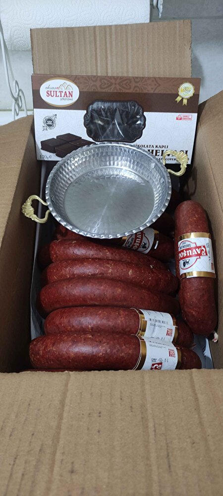 Sucuğun lezzetine bayıldık mubtemelen tekrar sipariş vericez ayrıca hediyeler için de çok teşekkür ederiz☺️
