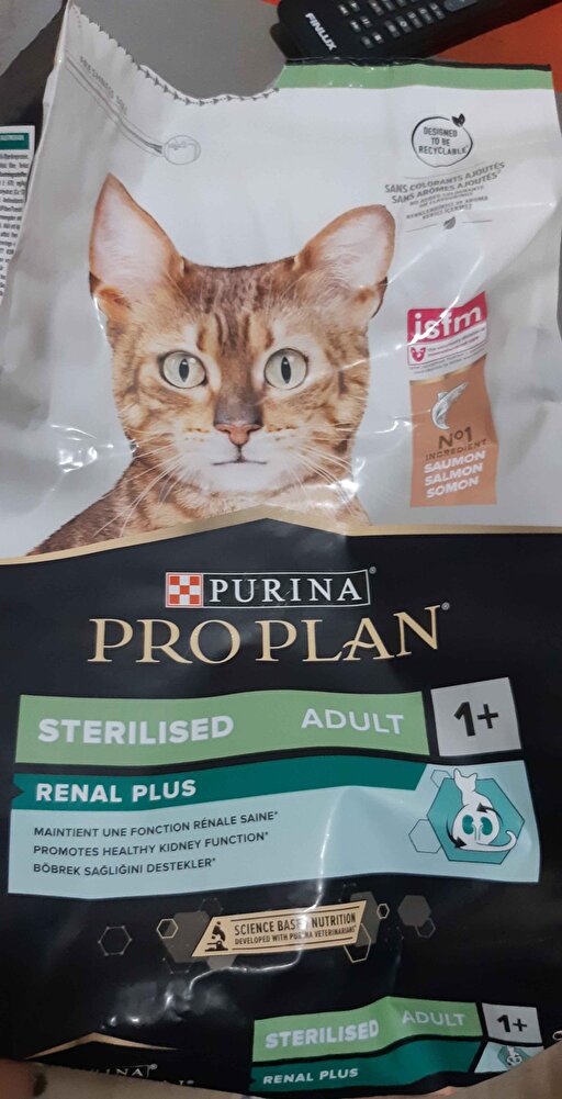 Kedilerimin severek yediği mama🐈 Satıcı hızlı  kargo yapıyor ayrıca yetkili satıcı olması mamanın güvenilirliği açısından  tercih sebebim👍🍀🕊