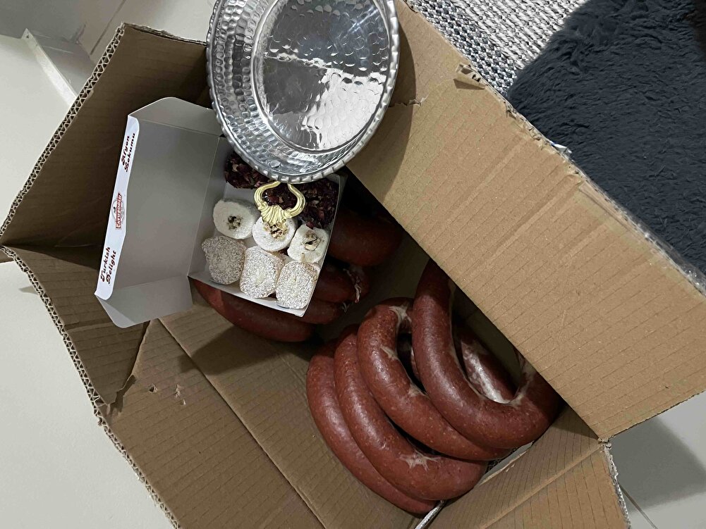 Tereddüt ederek almıştım ilk kez denedim ama çok beğendim inanılmaz lezzetli kargolama iletişim her şey çok güzeldi güvenerek alabilirsiniz hediyeler için ayrıca çok teşekkür ederim ☺️