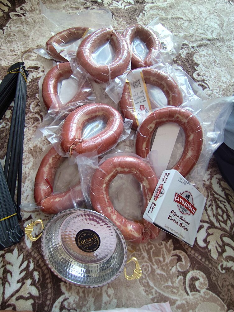 tadına bakmadık fakat eşim Kayserili olduğunu için anlar sucukta gayet güzel dedi beyendik hediyeler için ayrıca tşk ederim 🤗bu ikinci siparişim 10 kg daha aldık coook memnun kaldık