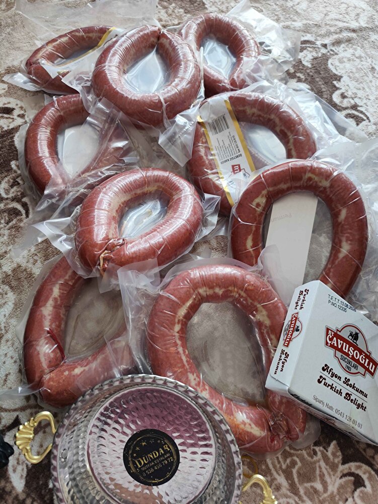 tadına bakmadık fakat eşim Kayserili olduğunu için anlar sucukta gayet güzel dedi beyendik hediyeler için ayrıca tşk ederim 🤗bu ikinci siparişim 10 kg daha aldık coook memnun kaldık