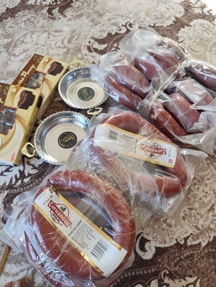 tadına bakmadık fakat eşim Kayserili olduğunu için anlar sucukta gayet güzel dedi beyendik hediyeler için ayrıca tşk ederim 🤗bu ikinci siparişim 10 kg daha aldık coook memnun kaldık