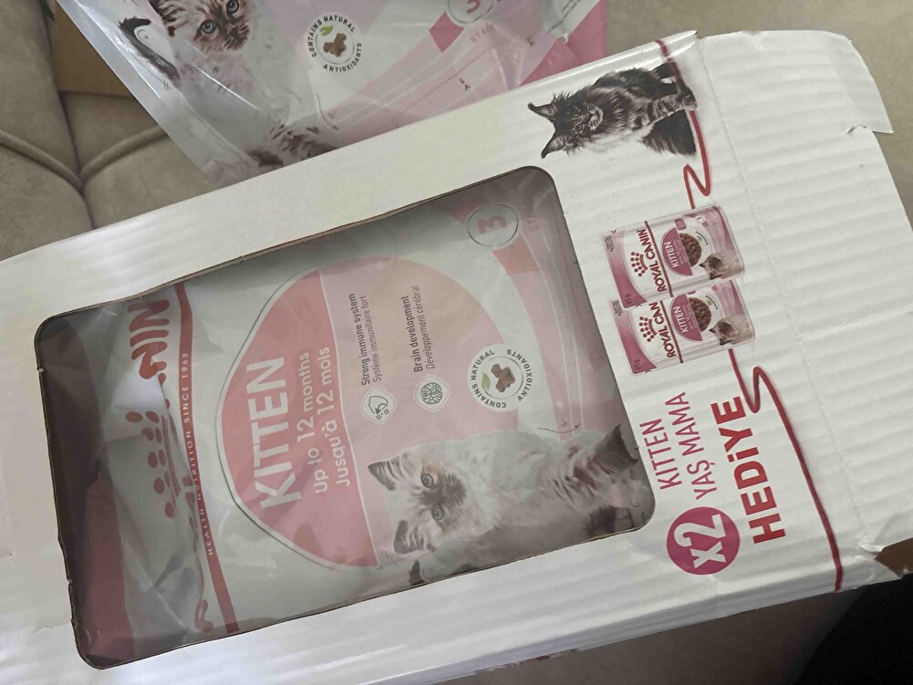 2 adet yaş mama hediye göndermişler çok teşekkür ederim