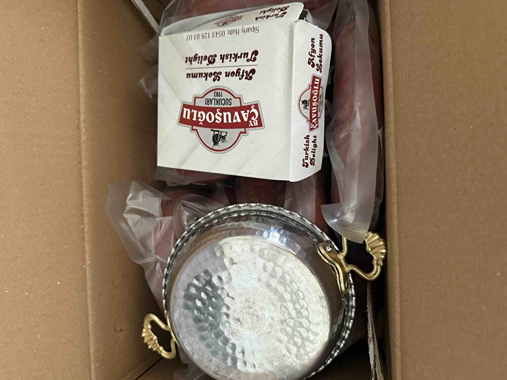 Siparişim geldi hediyeleriniz için teşekkürler tadına daha bakmadık onu ayrıyetten yorum yapıcam