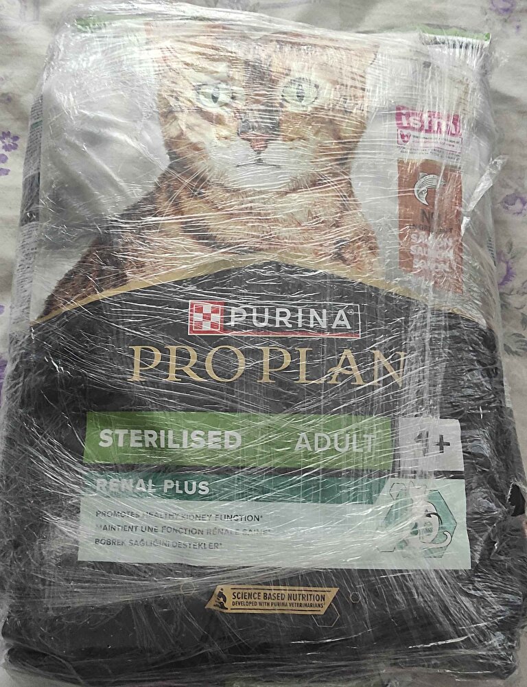 sürekli kullandığımız güzel ürün kedim çok memnun🤌🏻 paketini açar açmaz hemen koşup geldi sipariş verdim bi gün sonra geldi teşekkürler 🌹