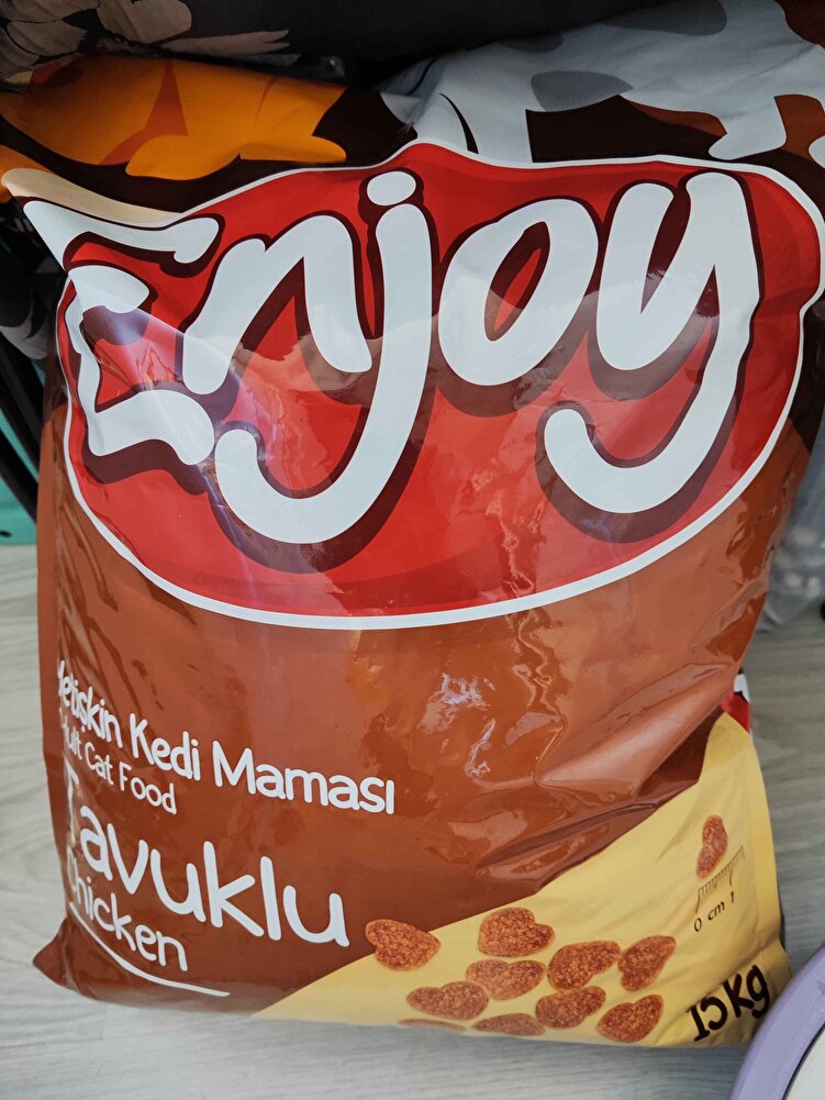 ürün elime sorunsuz geçti paketleme çok iyiydi ürüne bütün kediler bayılıyor sürekli alyorum