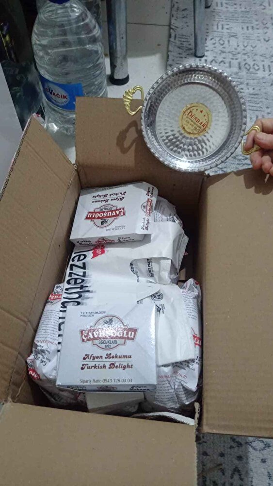 normalde kendi kasabim dışında sucuk almam. Maalesef kasabim kapandigi için dışardan almak zorunda kaldim. Güvendiğim Instagram sayfalarından @nihalblogg  tavsiyesi ile aldım. gerçekten güzel lezzetli aşırı baharata bogmamislar Gerçek et lezzeti var özellikle lokumuna bayıldım. hediyesinin yanında bir tane daha sipariş verdim tava ve hediye lokum içinde teşekkürler. Yurt içi kargo ile geldi 2 günde paketleme gayet başarılı