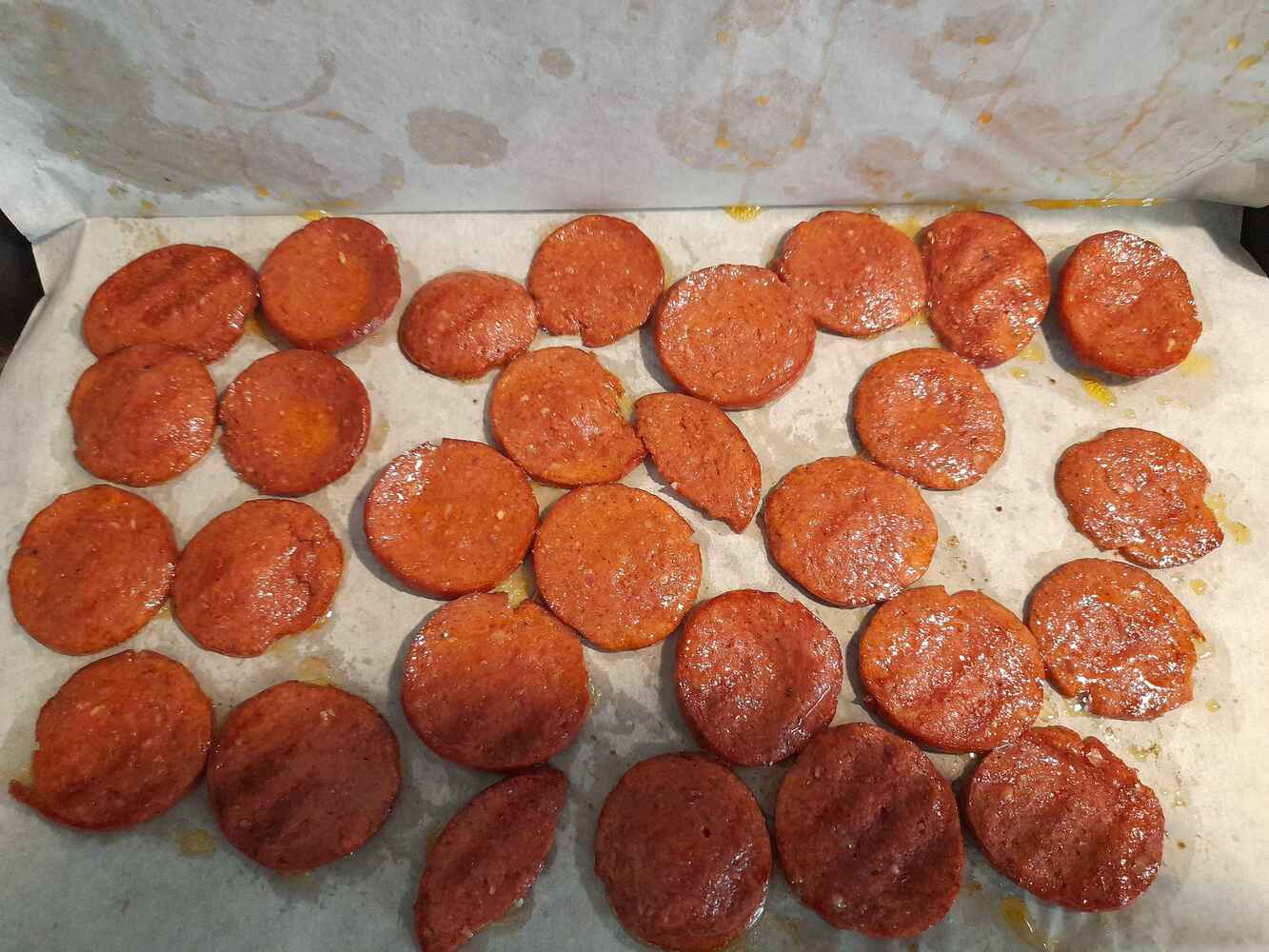 tavsiye uzerine alırken bile tereddüt etmiştim ama boşa çıktı 😊 gelir gelmez hemen denedik lezzeti acısı harikaydi cok teşekkürler şüphesiz alabilirsiniz cok begendik ayrica hediyeler icin de cok teşekkür ederiz