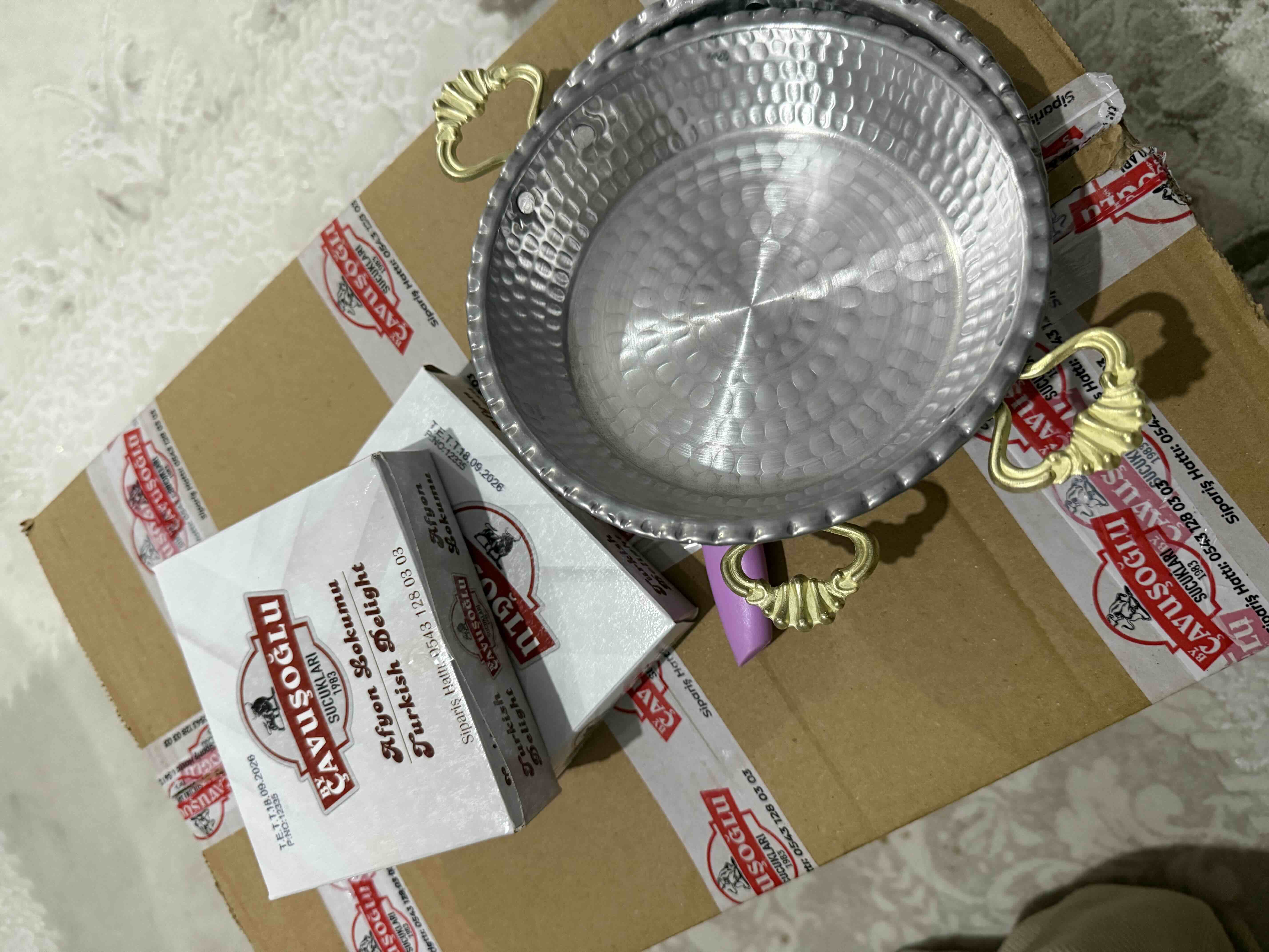 Teslimat çok hızlıydı. Dün sipariş verdim bugün elime ulaştı. Ayrıca hediyeleri için de çok teşekkür ederim. Sucuklar da çok temiz ve güzel paketlenmişti. Emeğine sağlık..