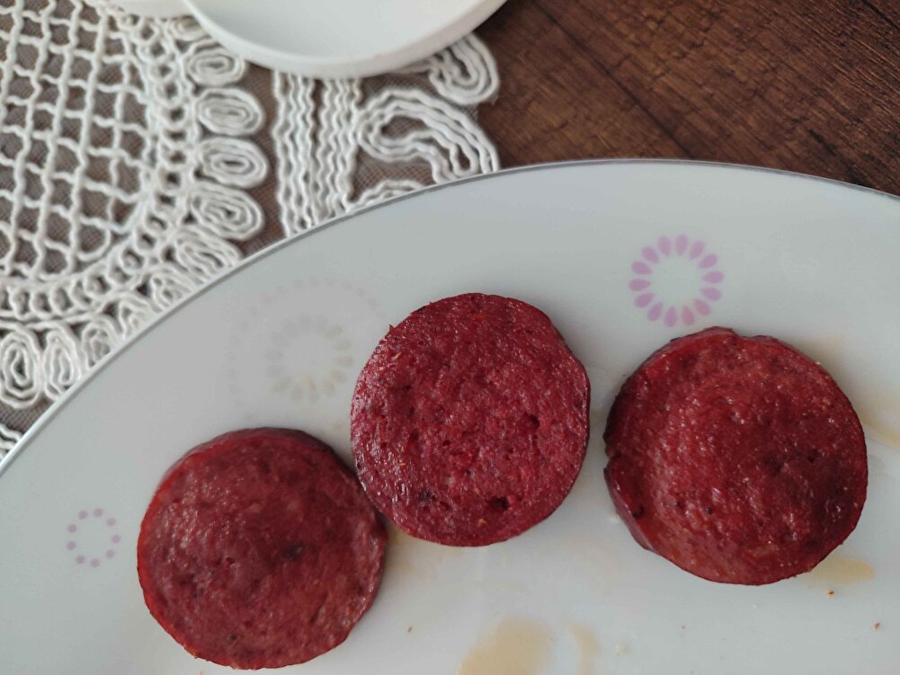 beğendim gayet güzel keşke vakumlasaydınız sucukları yorumlardaki bazılarına vakumlamışsınız bazılarınada vakumlamamışsınız