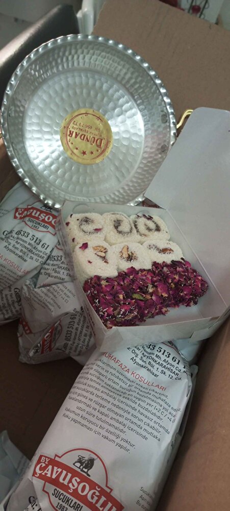 Ürün çok güzel paketlenmiş özenli geldi öncelikle teşekkür ediyorum 🥰 çok lezzetli çok beğendik sucuğu ben çocuklarım olduğu için tatlı aldım severek yediler (Yanındaki hediyeler için ayrıca çok teşekkürler 🥰)