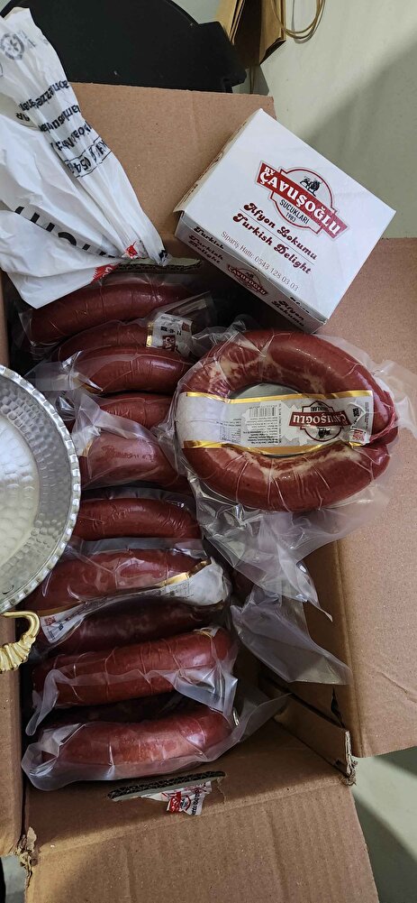cok lezzetli özenli paketleme hızlı kargo 5 kg aldim içinden 11 tene sucuk çıktı yaninda tava vede lokum hediye çıktı teşekkürler