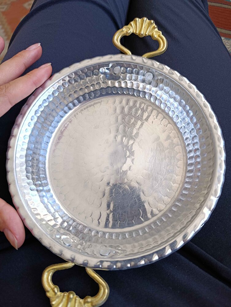 güzel . baharat tadı yoğun acılı aldım ama öyle belirgin bir acı değil çocuklarda rahatça yiyebilir. yanında lokum ve tava hediyesi geldi. 10 kangal sucuk geldi