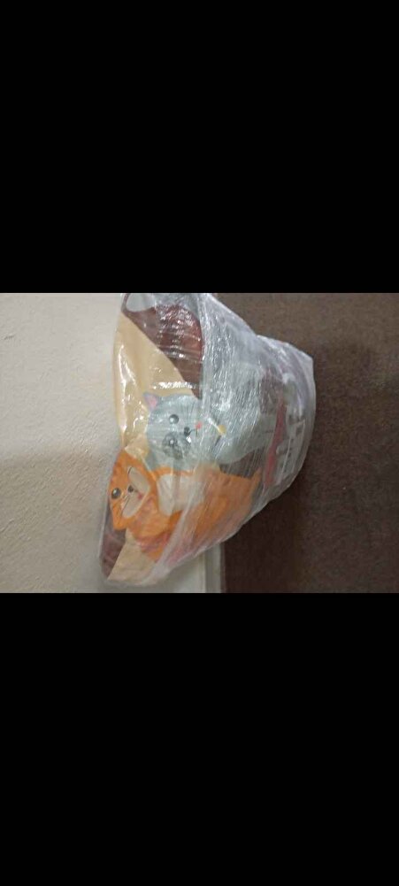 Bu ürünü ilk kez aldım ve çok memnun kaldım, evdeki kedilerim ve sokaktaki canlar severek yediler, sağlam şekilde paketlenmişti, bunun için satıcıya ayrıca teşekkür ederim.