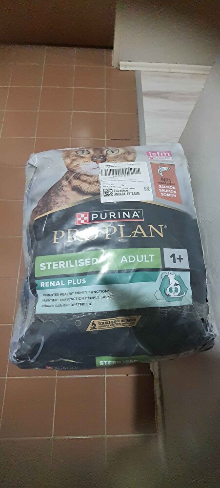Öncelikle firmaya teşekkür ederim. Ankara trafiğinde akşam saatlerinde otobüste sipariş verdim. Eve geldiğimde siparişim kargoya verildi mesajını gördüm. 24 saat dolmadan siparişim evdeydi. Sürekli kullandığım kedi maması firmaya ve ayrıca kargo firmasına da teşekkürler ❤️