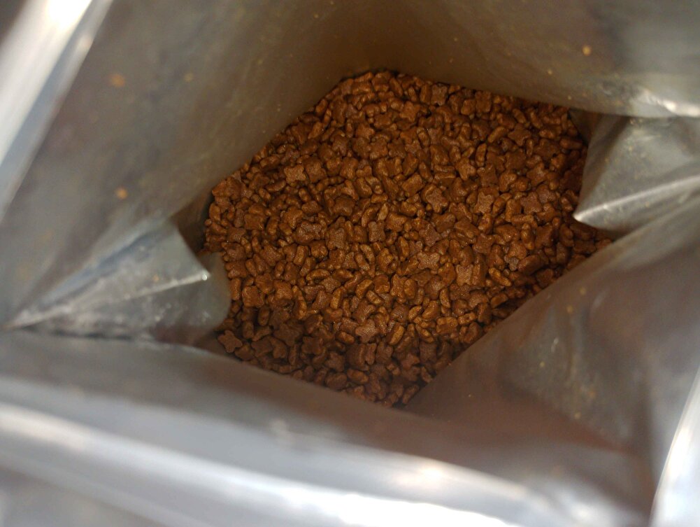 Ürün orjinal ,,sadece paketleme çok kötuydu,,2 paket aldım birisi sağlamdi birisi delik,,streç naylona sarılmiş geldi,,,,ama ürün orjinal tereddut etmeden alabilirsiniz