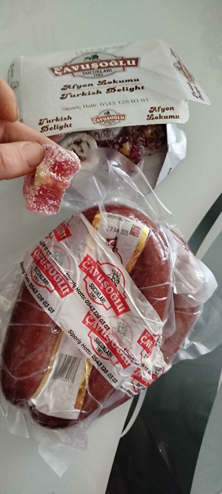 Çok lezetliiiii gelir gelmez kestim. Hediye lokumlar için çok naziksiniz çok teşekkür ederim 🥰🥰🥰😋bol kazançlar. 🤩🤗🥳🎉🎊💵💴💶💷💸