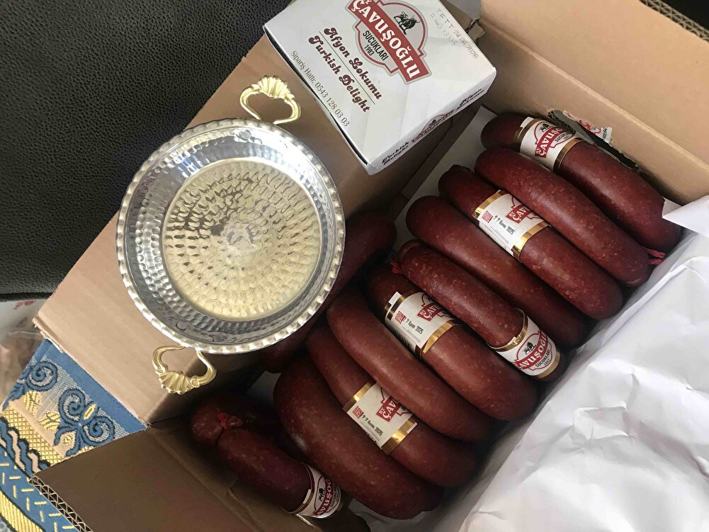 gayet kaliteli güzel bir ürün. hediyeler için de teşekkür ederiz. fiyat performans ürünü.