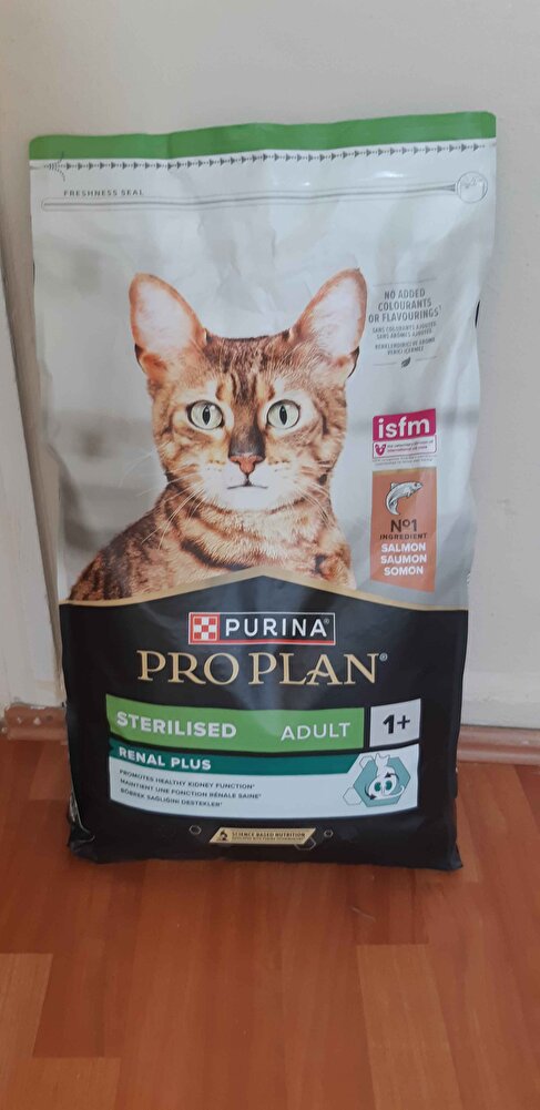 Kedilerimin severek yediği mama🐈 Satıcı hızlı  kargo yapıyor ayrıca yetkili satıcı olması mamanın güvenilirliği açısından  tercih sebebim👍🍀🕊