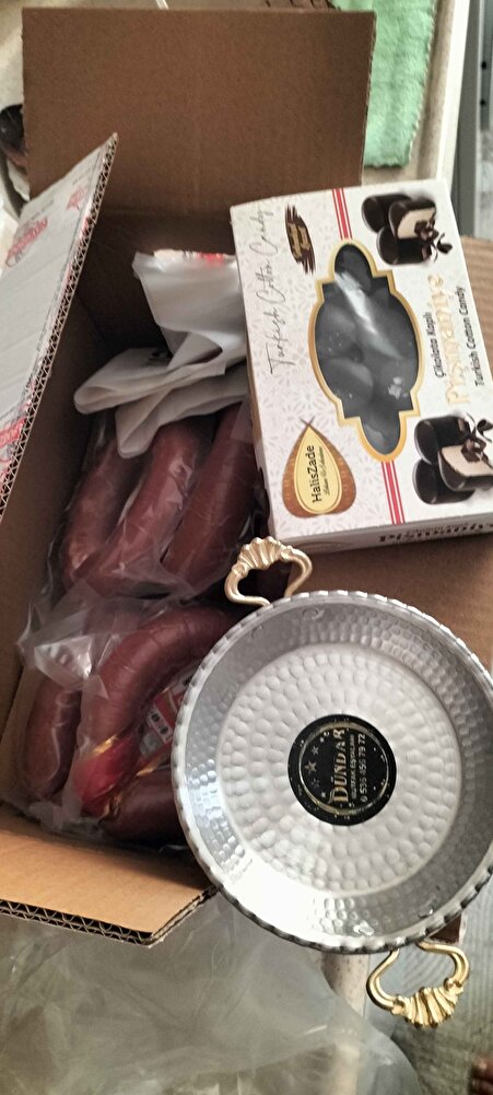 Ürün çok hızlı kargolandı ve hepsi vakumlanmış güzel paketlenmişti.Henüz tadına bakmadık bakınca ayrı bir yorum daha yapıcam..Hediye tava ve pişmaniyeyide unutmamışlar..Mando ailesine ve hızlı kargoya da çok teşekkür ederim..
