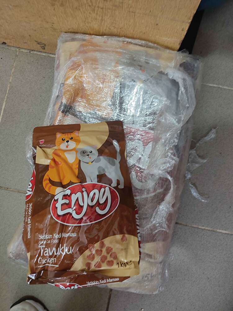 Sağlam geldi bir problem yoktu yanında 1 kg hediye yollamışlar paketli şekilde teşekkürler. Uzun zamandır kedilere aldığım mama bunu seviyorlar.