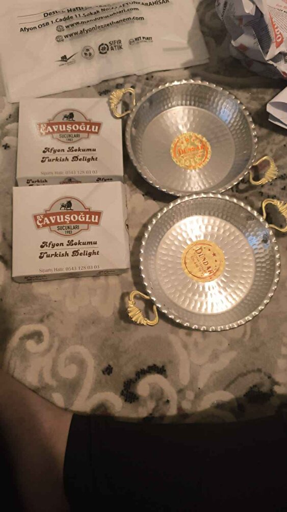 kargom bugün geldi paketlemesi çok güzel ve özenliydi henüz sucukları deneme fırsatım olmadı ama görünüş ve koku olarak muhteşemler satıcı ise çok ilgiliydi her soruma hemen yanıt verildi ve bizi kırmadı hediyesinide yolladı ablamla ortak aldığımız için ikimize hediyesini yolladı kırmayıp bu yüzden çok çok teşekkür ediyorum bol satışlar diliyorum hiç düşünmeden güzenle alışveriş yapabilirsiniz