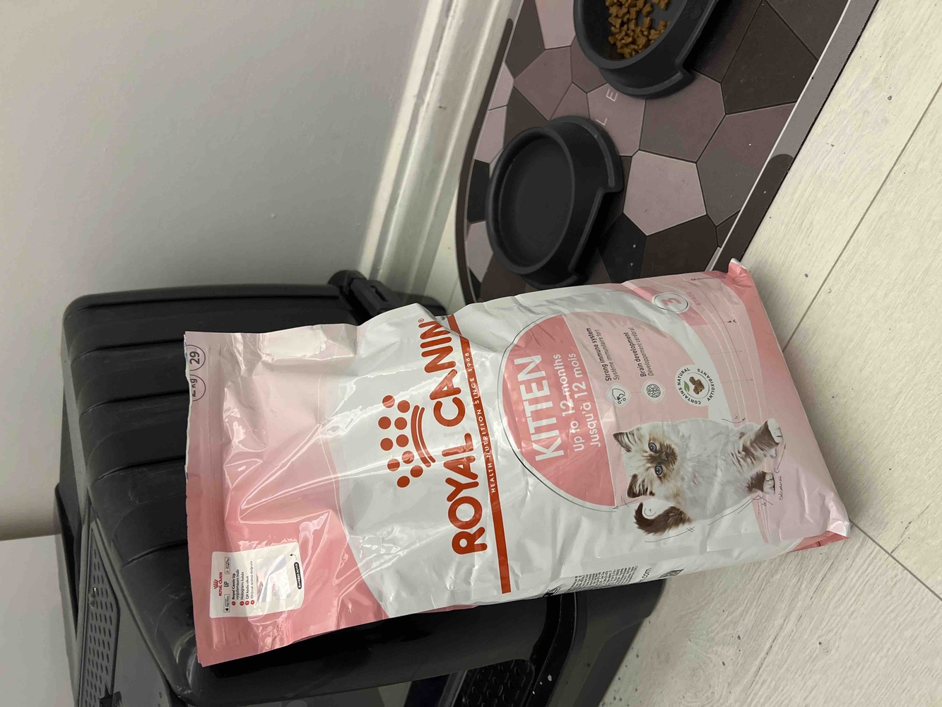 Daha önce başka satıcıdan aldığım mama sahteydi bu satıcının yolladığı orjinal hologramlı dün sipariş ettim bugün geldi satıcıya çok teşekkür ederim