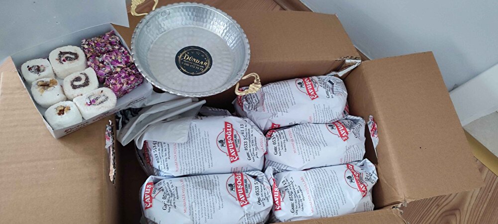 Kargo hemen elime ulaştı güzel temiz kağıda paketlenmişti,hediyeleri de yanında vardı teşekkürler Çavuşoğlu sucukları, tadı da güzeldi diğer marketlere göre fiyatı da uygundu gözü kapalı alınabilir