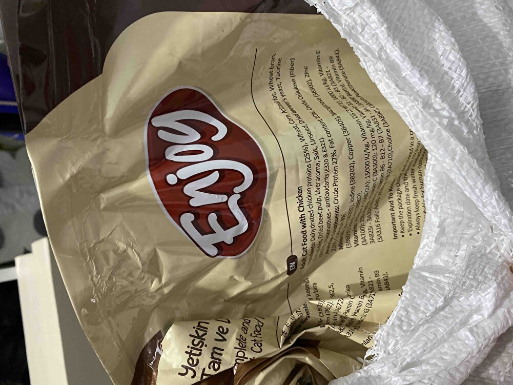 Sokak hayvanları için aldım severek yiyorlar