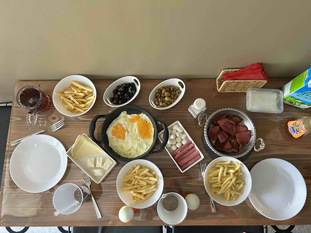 Gayet güzeldi beğendik. Küçük bir kuymak tavası ve lokum hediyesi içinde teşekkür ederiz