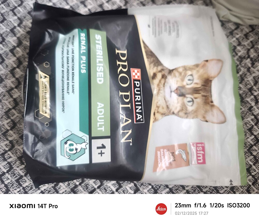 her zamanki gibi mükemmel kedilerim severek  bayılarak yiyor