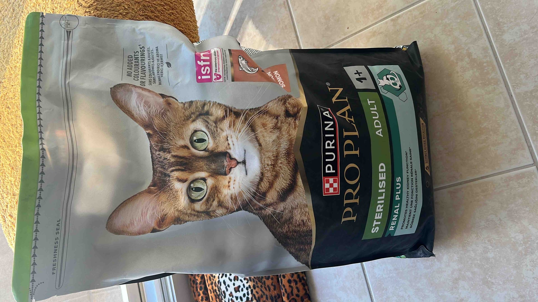 Ürünün sahte olmasından  tedirgin olmustum fakat orijinal geldi kesinlikle agrovetten alabilirsiniz satıcıya çok tsk ederim memnun kaldım