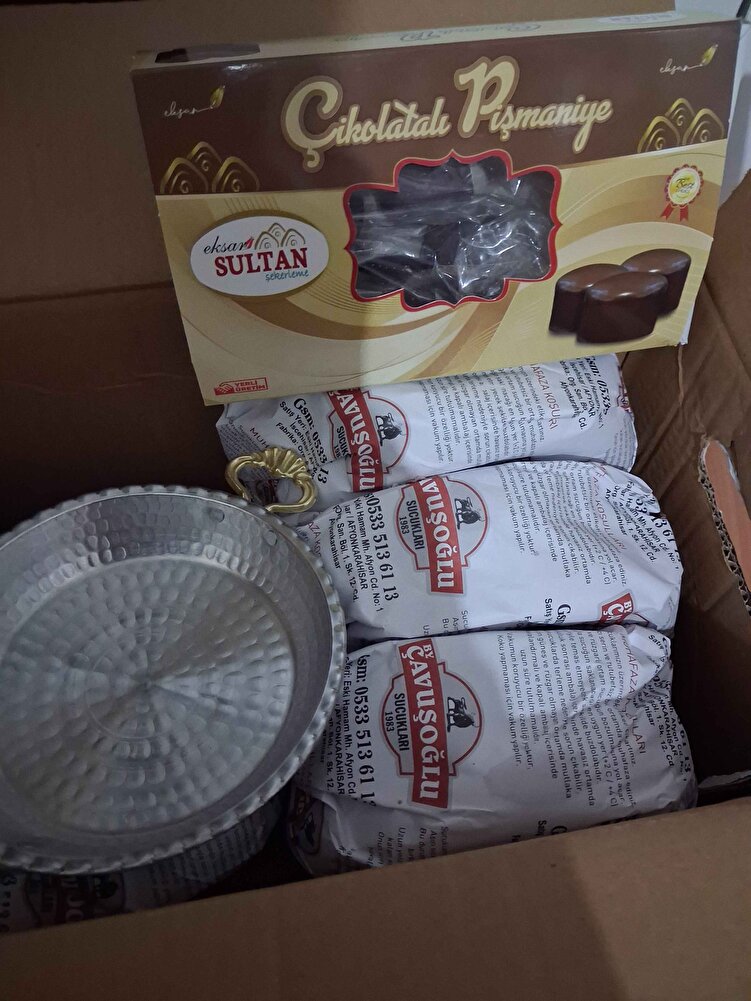 bu ikinci sperişim biz ailece her sucugu yıyemiyoruz mide yangını yapar ama bu sucuklarda hic öyle birsey olmadı gayet guzel ve lezzetli ayrıca hediyeler icin tesekkür ediyorum
