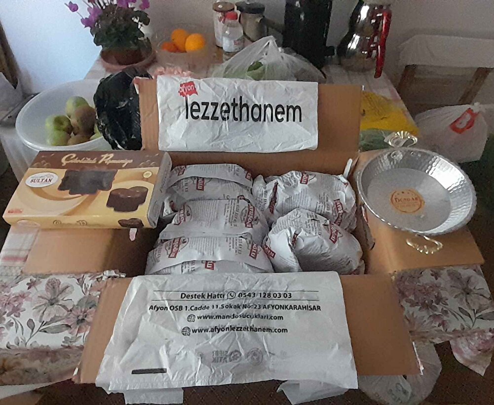 Ürünler, paketleme, kargolama ve hediyeler (sahan ve çikolatalı Afyon Pişmaniyesi)... Hepsi çok güzel. Teşekkürler 🙂